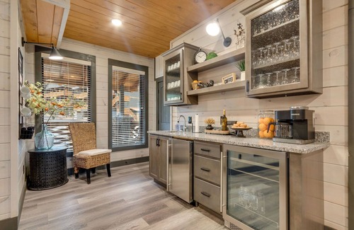 Gatlinburg - Pigeon Forge Cabin | 10 BEDROOM IN GATLINBURG! INDOOR POOL/THEATER/HUGE GATHERING AREA!