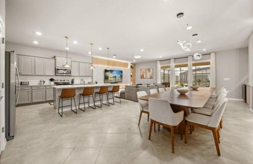 Four Corners House | 10 Bedrooms 8 Bathrooms Windsor Cay 15770 Cc