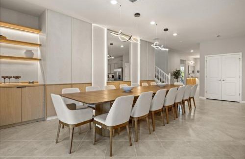 Four Corners House | 10 Bedrooms 8 Bathrooms Windsor Cay 15770 Cc