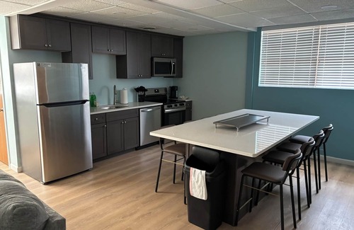 Sandusky Condo | 10 Beds-Sleeps 14-Erie Bluez Suite