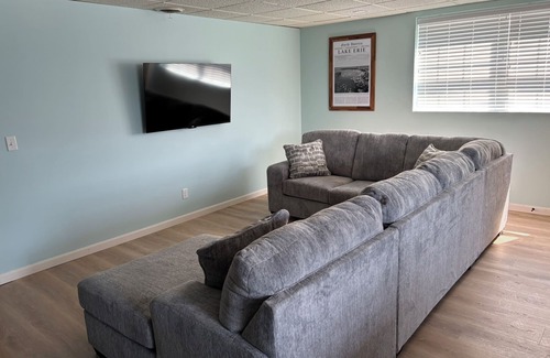 Sandusky Condo | 10 Beds-Sleeps 14-Erie Bluez Suite