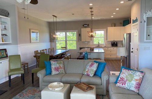 Isle of Palms House | 10 BR & 6 BA-Sleeps 22- recently renovated