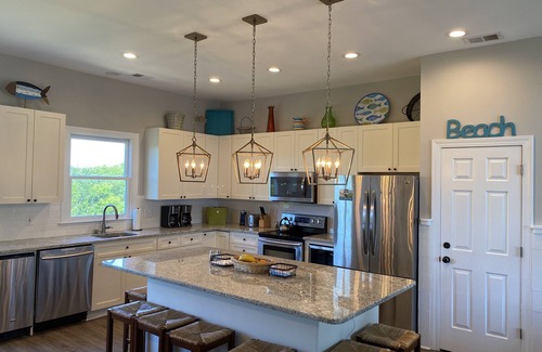 Isle of Palms House | 10 BR & 6 BA-Sleeps 22- recently renovated