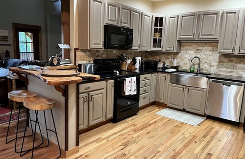 Bryson City Cabin | 10% Discount Avlb; On Mountain; Smokies. Hike/Fish/Raft/Ski.