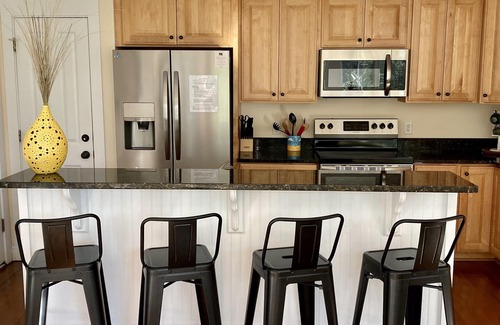 Deer Lake House | 10% discount for 7+ nights. Waterfront home across from pool. Newly renovated!