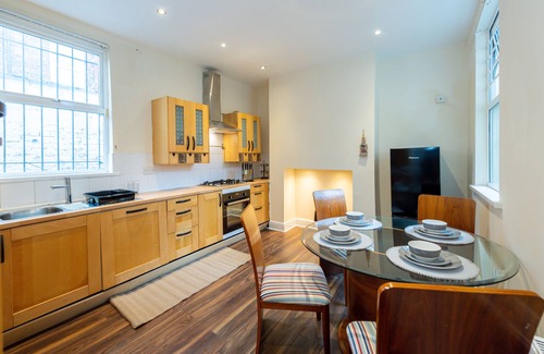 Liverpool House | 10 Guests - Free Parking - City Centre