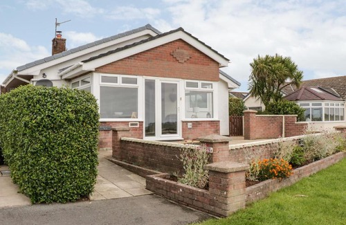 Rhoscolyn House | 10 Heol Bradwen