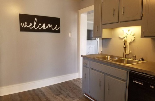 Greenville - Spartanburg Apartment | 10 Historic Earle with Rustic Charm