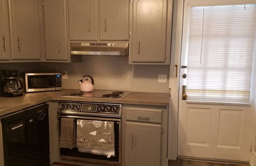 Greenville - Spartanburg Apartment | 10 Historic Earle with Rustic Charm