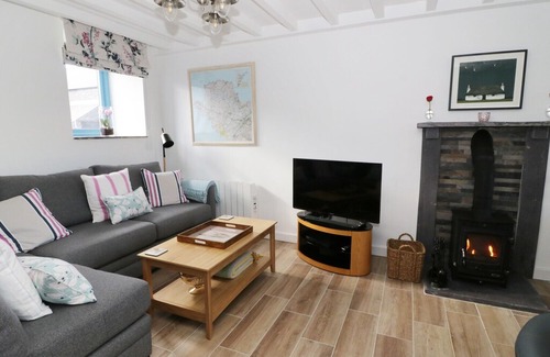 Llanddaniel Fab Cottage | 10 Llwyn Onn, LLANFAIRPWLLGWYNGYLL