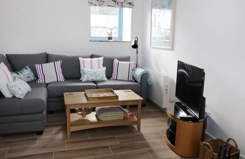Llanddaniel Fab Cottage | 10 Llwyn Onn, LLANFAIRPWLLGWYNGYLL