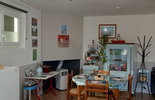 Saint-Medard-de-Guizieres House | 10 minutes from St Emilion! A break somewhere in the garden of maple and niwakin