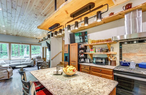 Normalville Cabin | 10 Mi to Mtn Resort: Normalville Cabin w/Balcony!
