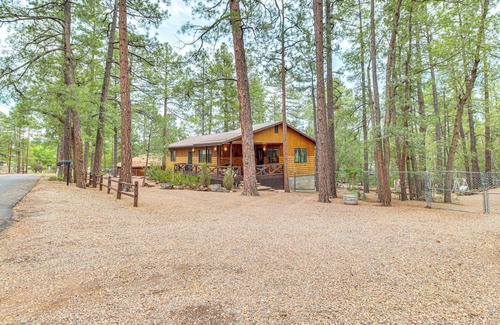 Pinetop-Lakeside Cottage | 10 Mi to Show Low: Pinetop-lakeside Family Cabin!