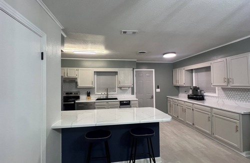 Vivian House | 10 Miles to Caddo Lake – 2BR/2BA Vivian Home Close to NCMC Hospital