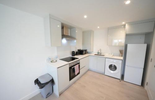 Ashford Apartment | 10 Min Drive to Airport - Free Parking - 15 min Bus ride - EV Charge available