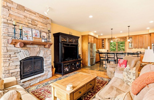 Winterwood House | 10 min to Breck; Private Hot Tub; Bonus Room