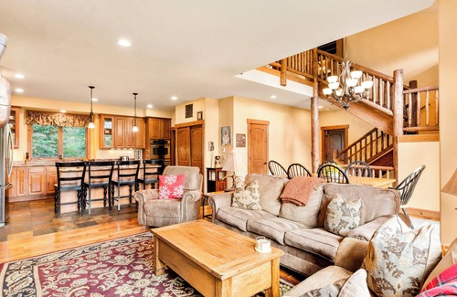 Winterwood House | 10 min to Breck; Private Hot Tub; Bonus Room