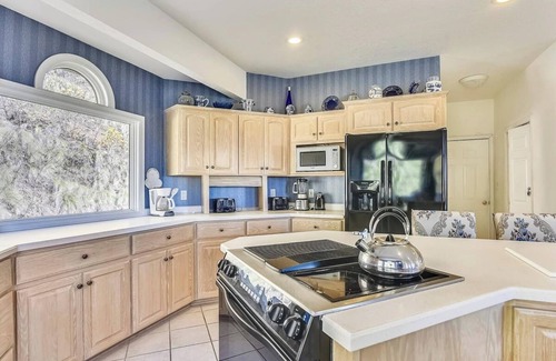 Skyland House | 10 Min TO DT, 16 min to Biltmore, Apartment Incl.