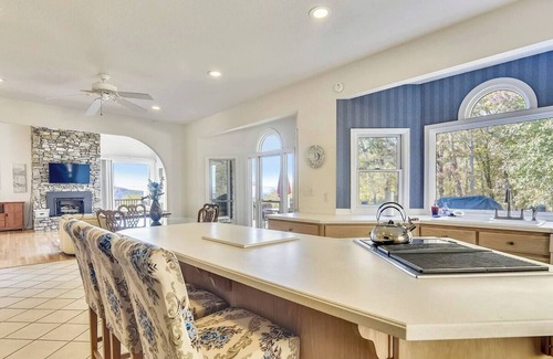 Skyland House | 10 Min TO DT, 16 min to Biltmore, Apartment Incl.