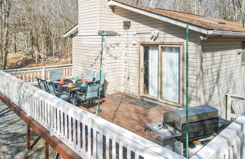 Long Pond House | 10 Min to Kalahari water park Game room,firepit,deck, pool, lake & tennis court!