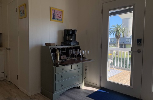 Jamaica Beach Cottage | 10 Min Walk to Beach, Cozy Family Home