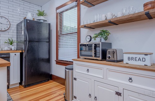 Galena House | 10 Min Walk to Main St., Updated 1840s Historic Home, Stocked Kitchen, W/D,