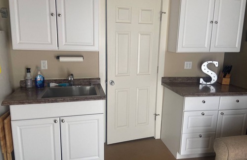 Sunland Estates Apartment | 10 mins from the Gorge Amphitheater, nestled in on the beautiful Columbia River