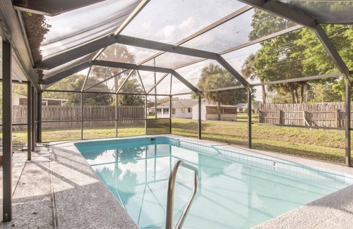 Vero Beach South House | 10 Mins to Beach - 2BR Private Pool + Grill