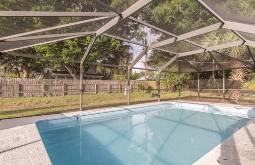 Vero Beach South House | 10 Mins to Beach - 2BR Private Pool + Grill