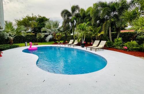 Boynton Beach House | 10 mins to Beach, 4 Bd, Heated Salt water pool