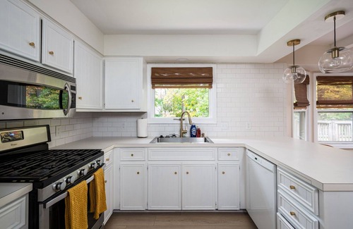 Wyoming House | 10 minutes from GR. High end retro retreat with hot tub, bar, and board games.