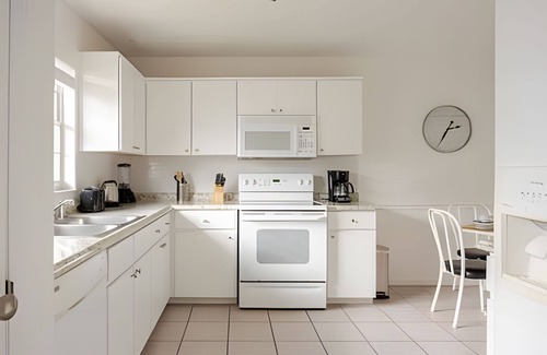 Indian Wells House | 10 Minutes to Disney Pool Home *Renovated*