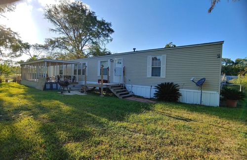 Cedar Lane House | 10 minutes to the beach! Cozy mobile home in the quiet country!