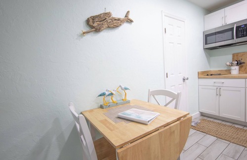 Southgate Apartment | 10 Minutes to the Beach Charming Studio