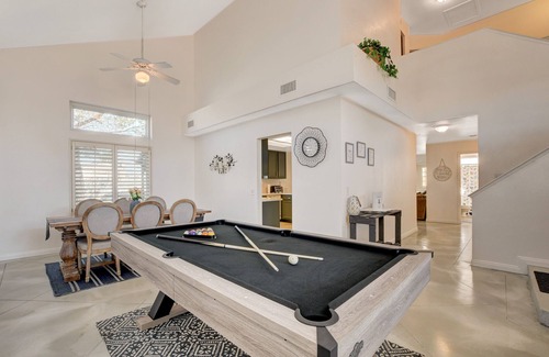 Green Valley House | 10 minutes to the Strip! Close to Airport with Pool Table