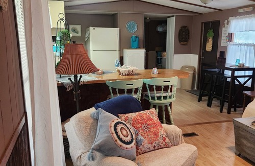 Ocean Isle Beach House | 10 Minutes to Toes in the Sand