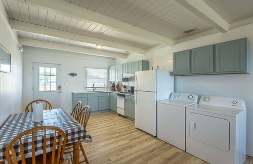 East End House | 10% off November! Beachfront, ground level, 2bed/1bath, screened porch.