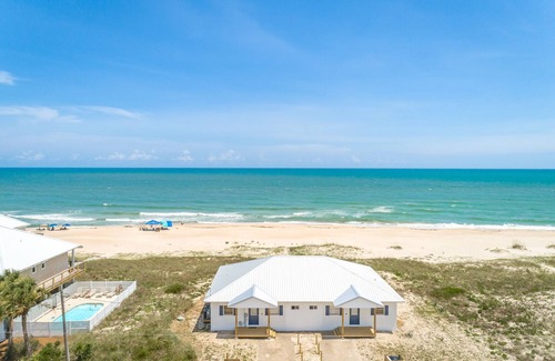 East End House | 10% off November! Beachfront, ground level, 2bed/1bath, screened porch.