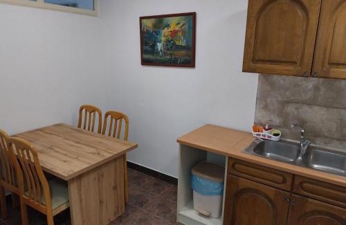 Palilula Apartment | 10 PERCENT OFF UNTIL 30TH OF SEPTEMBER Budget Apartment Balkanika