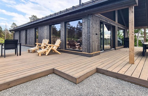 Risor House | 10 person holiday home in Søndeled