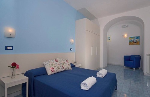 Forio Bed & Breakfast | 10 sets 5 minutes from the sea with breathtaking views, pool, wifi and parkingnn