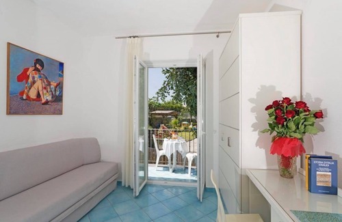 Forio Bed & Breakfast | 10 sets 5 minutes from the sea with breathtaking views, pool, wifi and parkingnn