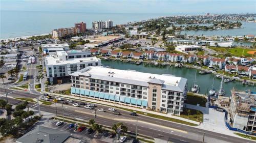 Madeira Beach Apartment | 10 Star Luxury Beach Condo-Anchor Oasis