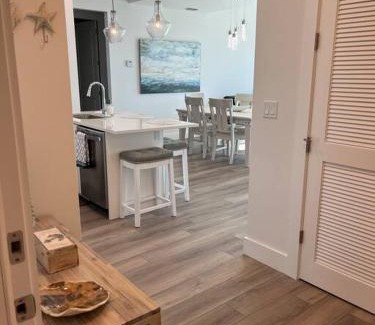 Madeira Beach Apartment | 10 Star Luxury Beach Condo-Anchor Oasis
