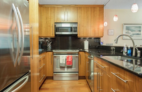 Vail Condo | 100 ft. to Gondola! Balcony, Fireplace, Views, Parking! Heart of Lionshead!