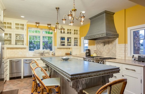 Del Mar House | 100 Yards To The Sand And Village Of Del Mar Close From This Craftsman Beauty