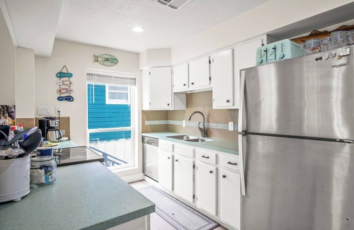 Port Aransas House | 100 yards to the water, private boardwalk. 6 seat gas golf cart included