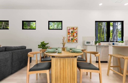 Round Top House | 100ft of Forest Light - Modern Catskills Escape