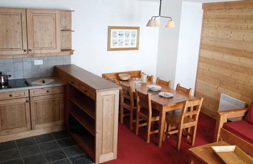 La Toussuire Apartment | 100m from ski slopes, fitness, swimming pool, sauna, hammam, balcony, tv, ski locker, 32m²